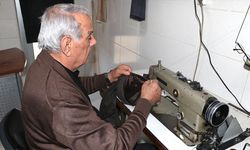 Terzilik mesleğini huzurevinde sürdürüyor