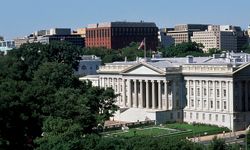 ABD, İran petrolünün satışına geçici olarak izin verdi