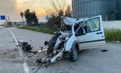 Adana’da Kontrolden Çıkan Araç Duvara Çarptı