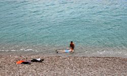 Antalya’da Bayram Arifesinde Sahiller Doldu