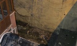 Avcılar’da korkutan kaza: Otomobil 8 metreden bina boşluğuna düştü