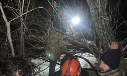 Bacağı kırılan dağcı ile arkadaşları kurtarıldı