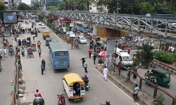 Bangladeş'te tren ve otobüs çarpıştı, çok sayıda ölü ve yaralı var