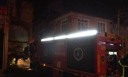 Bursa’da Metruk Binada Çıkan Yangın Söndürüldü