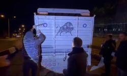 Durdurulan kamyonette göçmenler çıktı!