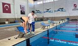 Engelleri kulaç kulaç aştı: 5 altınla Türkiye şampiyonu oldu