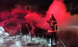Hareket halindeyken alev alan otomobil yandı