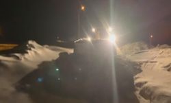 Kars’ta Kar ve Tipi 32 Köy Yolunu Kapattı: “Kar Kaplanları” Sahada