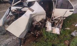 Manisa'da otomobil ile TIR çarpıştı