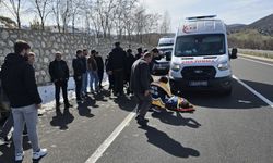 Otomobil istinat duvarına çarptı