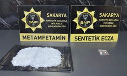 Sakarya’da Uyuşturucu Operasyonu: Silah ve Metamfetamin Ele Geçirildi, 2 Kişi Tutuklandı