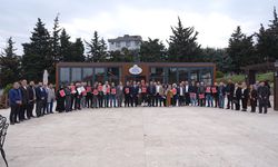 Sancaktepe’de 54 Hak Sahibine Tapu Sevinci