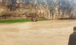 Sel suyuna kapılıp, mağaraya sığındılar