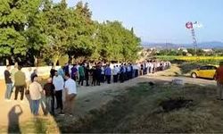 90 Yıllık Gelenek Sürüyor: Mezarlıkta Bayramlaşma Buluşturdu