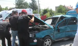 Kavşakta Feci Çarpışma: 4 Kişi Yaralandı