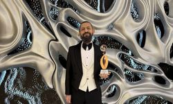 Barış çağrısıyla dünyayı dolaşan yazara uluslararası ödül!