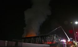 Başkentte Fabrika Yangını: Köpük Kuleleri Devreye Girdi