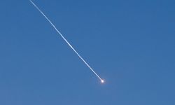 İran Kaynaklı İHA ve Füze Saldırıları BAE ile Bahreyn’de Tesisleri Hedef Aldı