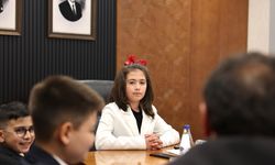 Vali Çiçek, makamını Zeynep'e devretti