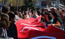 200 metrelik Türk bayrağıyla yürüdüler