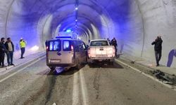 Artvin'de hafif ticari araç ile kamyonet çarpıştı