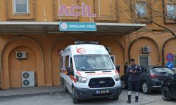 AVM'de yürüyen merdivene eli sıkıştı, parmağı koptu!