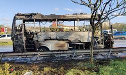 Bayrampaşa'da servis midibüsü yandı!
