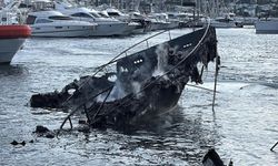 Bodrum'da yangında batan 7 motoryatın enkazı kaldırılıyor