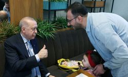 Cumhurbaşkanı Erdoğan, Beyoğlu'nda kafede vatandaşlarla sohbet etti