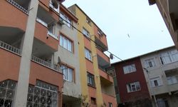 Evinde bıçaklanmış halde ölü bulundu