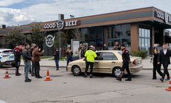 Gazetecilerden, polislere kutlama