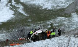 Hasta taşıyan ambulans, uçuruma yuvarlandı!