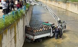 Kontrolden Çıkan Kamyonet Dereye Uçtu: Sürücü Ağır Yaralı