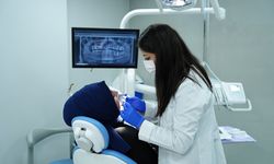 Kontrolsüz Diş Beyazlatıcılar Sağlığı Tehdit Ediyor: Uzman Uyarısı