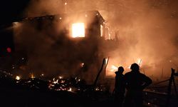 Manisa’da İki Katlı Ev Yangında Küle Döndü