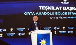 Mustafa Elitaş’tan Özgür Özel’e Sert Sözler: “Zihni Özgür Değil”