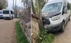 Öğrenci Servisi Direğe Çarptı: 13 Yaralı