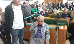 Milletvekillerinin Arasına Oturmadı