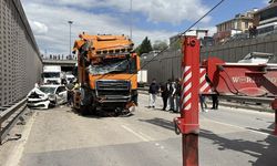 Eskişehir’de Zincirleme Kaza! Otomobil Tırla Duvar Arasında Sıkıştı