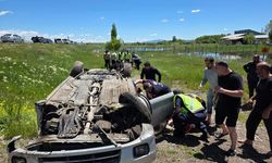 Sivas'ta otomobil şarampole devrildi