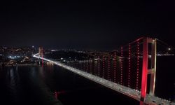15 Temmuz Şehitler Köprüsü Galatasaray'ın renkleriyle ışıklandırıldı!