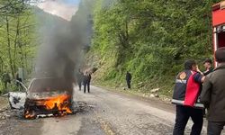 Artvin’de Seyir Halindeki Otomobil Alevlere Teslim Oldu
