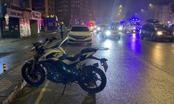Devrilen motosikletteki 2 kişi yaralandı