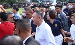 Eski Başbakan Thaksin Şinavatra şartlı tahliye edildi
