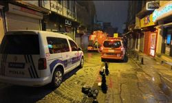 Fatih'te iş merkezinin çatısında çıkan yangın söndürüldü