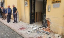 Hafif ticari araç yayalara çarptı!
