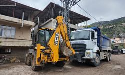 Hatay'da su basan ev ve iş yerleri temizlenmeye başladı
