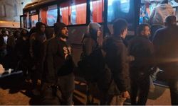 İzmir'de göçmen botu yarı batık halde bulundu!