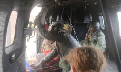 Kayalıklardan düştü, askeri helikopterle kurtarıldı