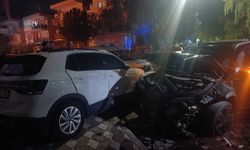 Kazaya karışan 2 araç savrulup, park halindeki 2 otomobile çarptı
